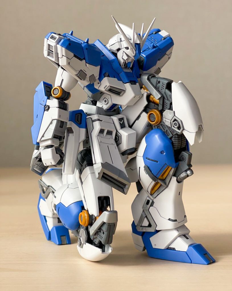 フレームはスミイレだけでもしておくと、完成時にチラ見せされる箇所が地味にアクセントになりました。