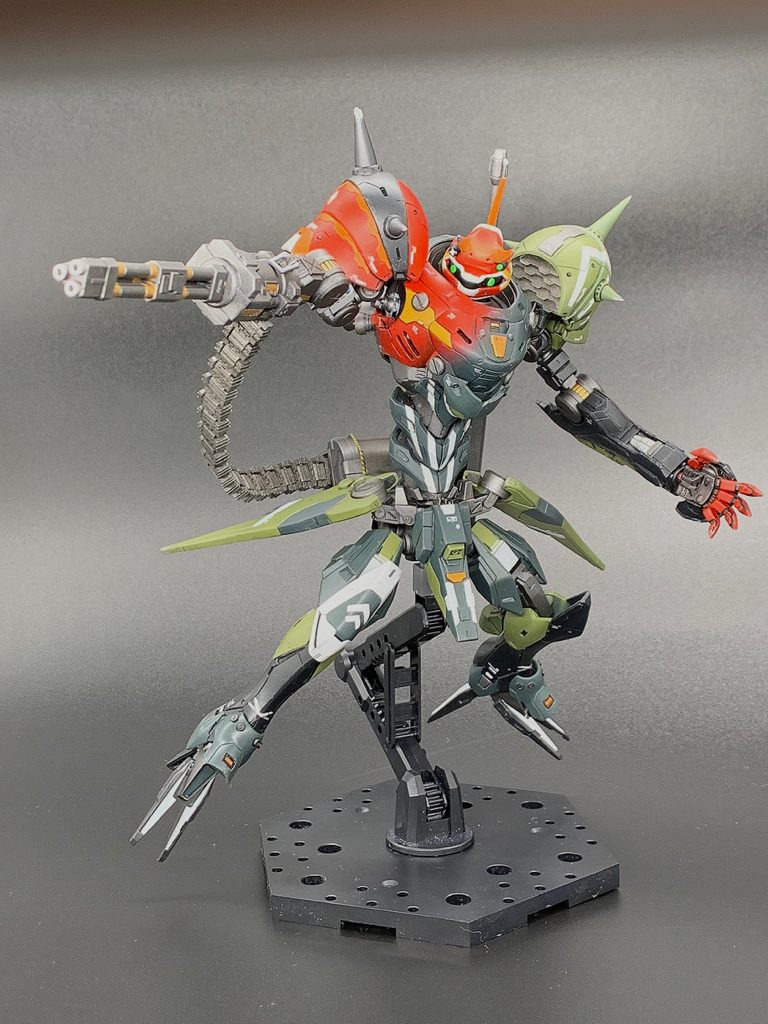 走ったり飛んだり動きまくる感じにしたかったので装備は控えめです。