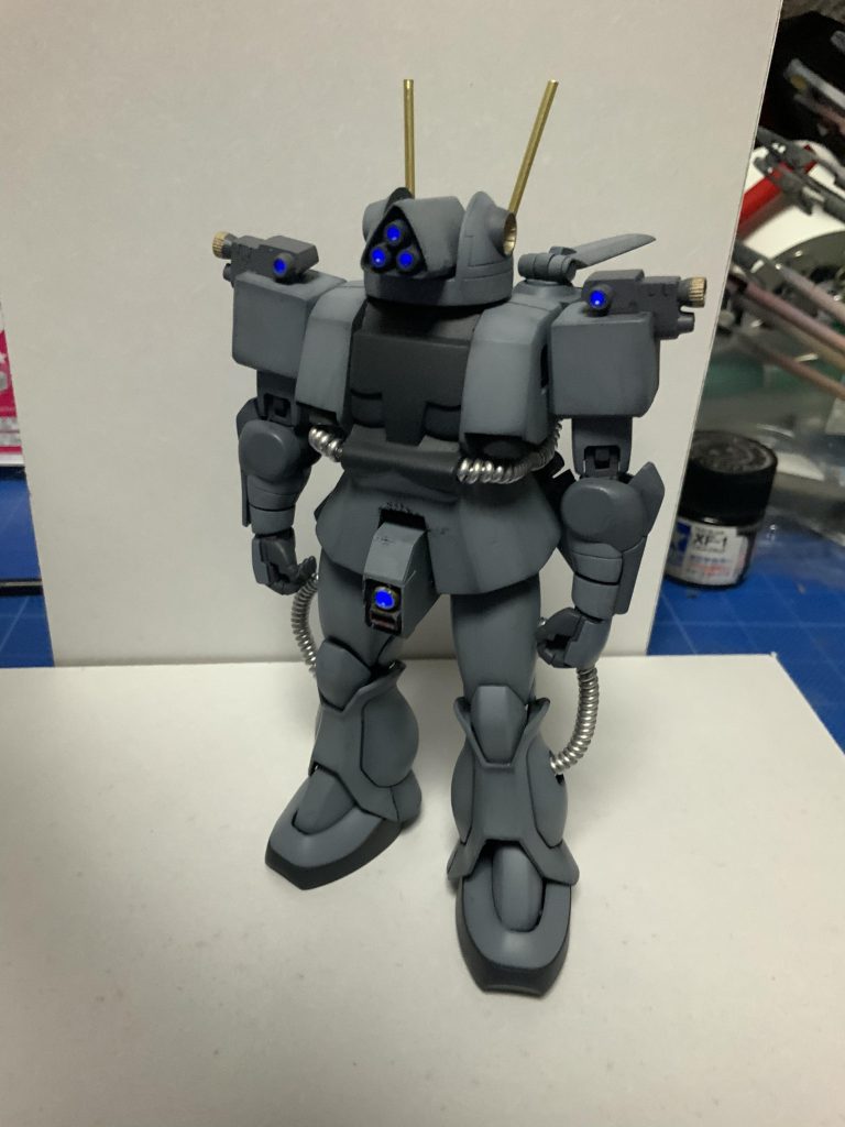 カメラはブラックライトで光るようにしました。