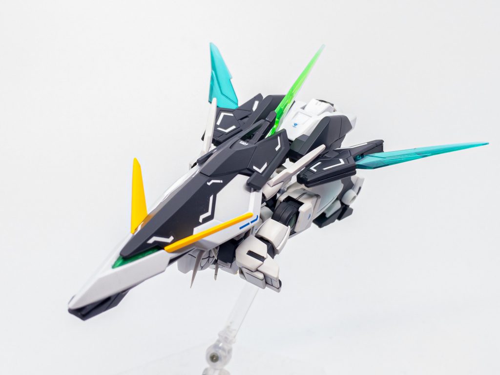 飛行形態GNコアフライヤーに変形可能。変形時は黒がメインカラーになるのはキュリオスのオマージュです。