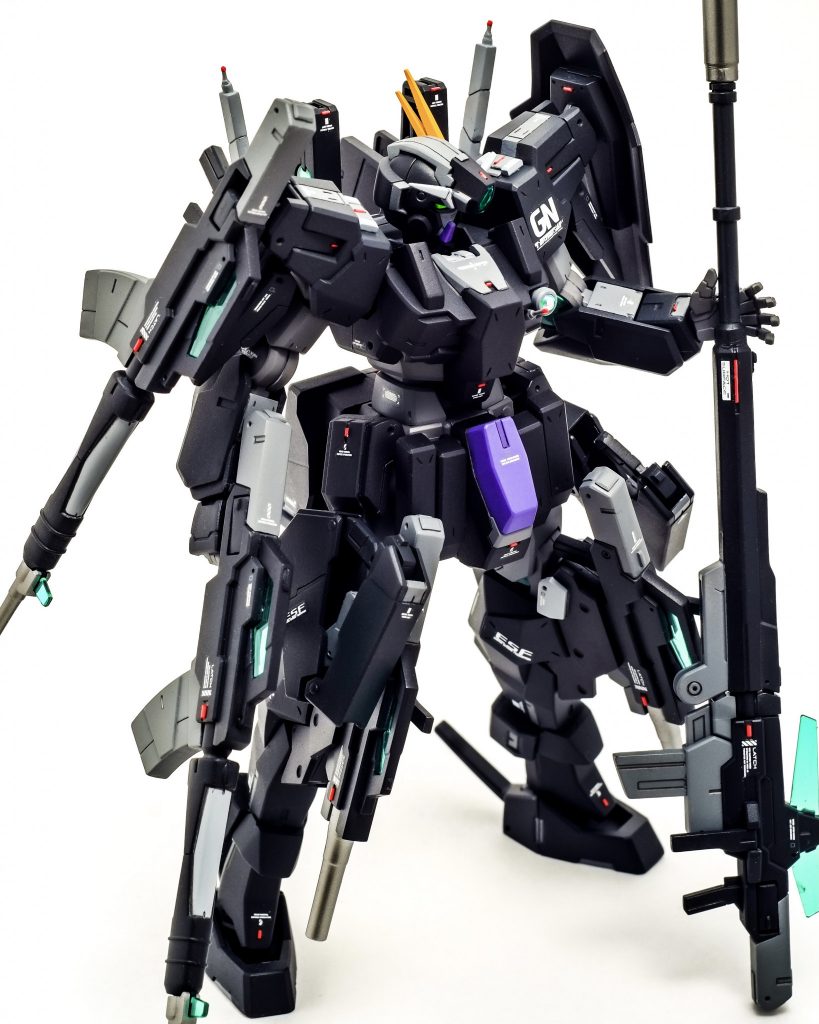 左胸のセンサーは大型化し、VCドーム。横にはスタビライザーセンサーを新造。後方のアックスガンの持ち手にもセンサー新造。