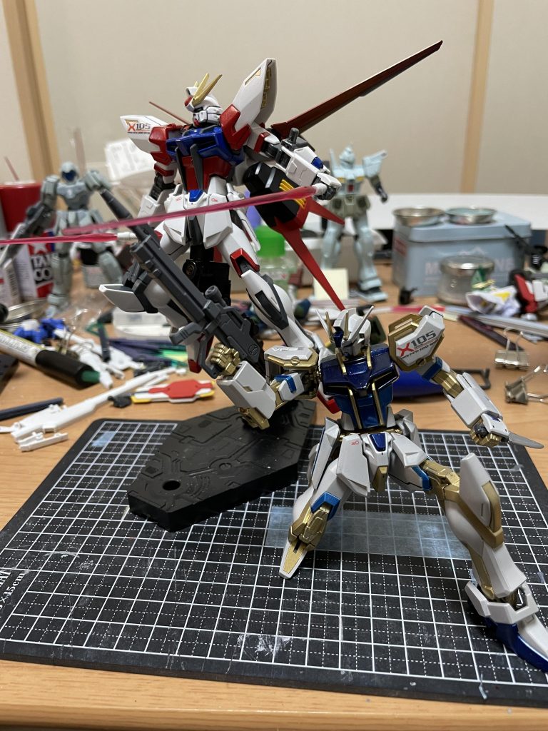 01にエールストライカーを装着してのコンビネーション!ストライクガンダムの汎用性を活かした柔軟な戦術が二体いるとより活きると思います!