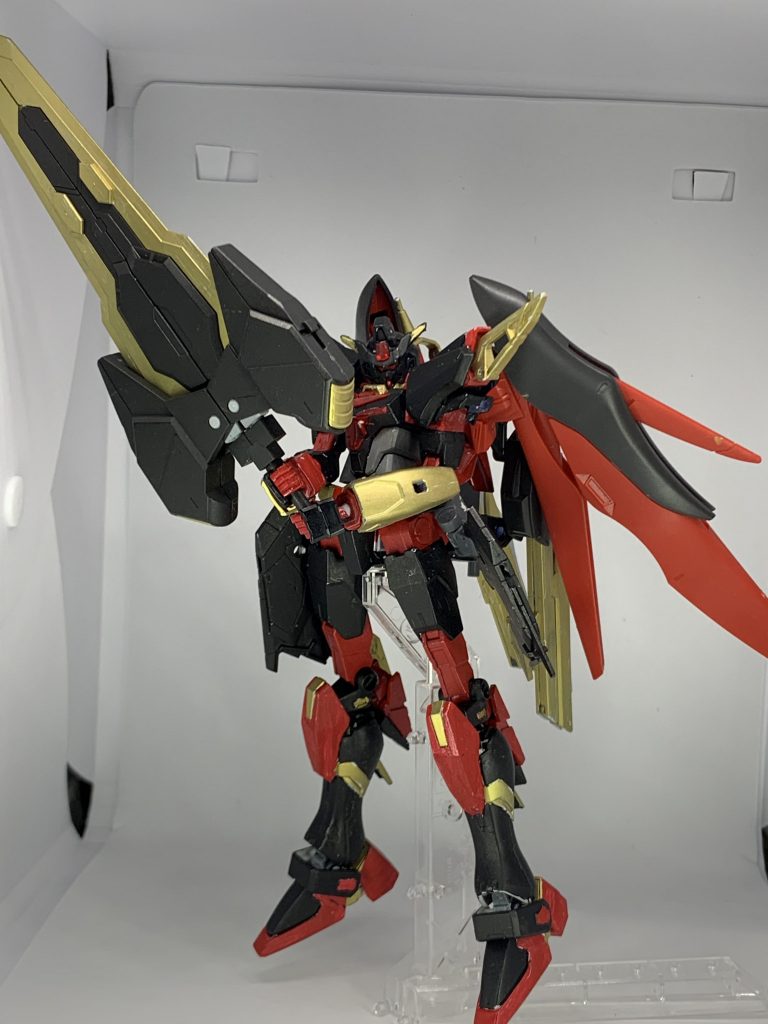 背中の翼を合わせた大剣、ティルヴィング。