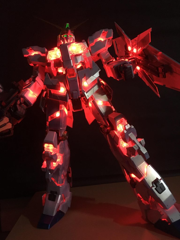 暗闇の中のデストロイです。なかなかのデストロイですね。