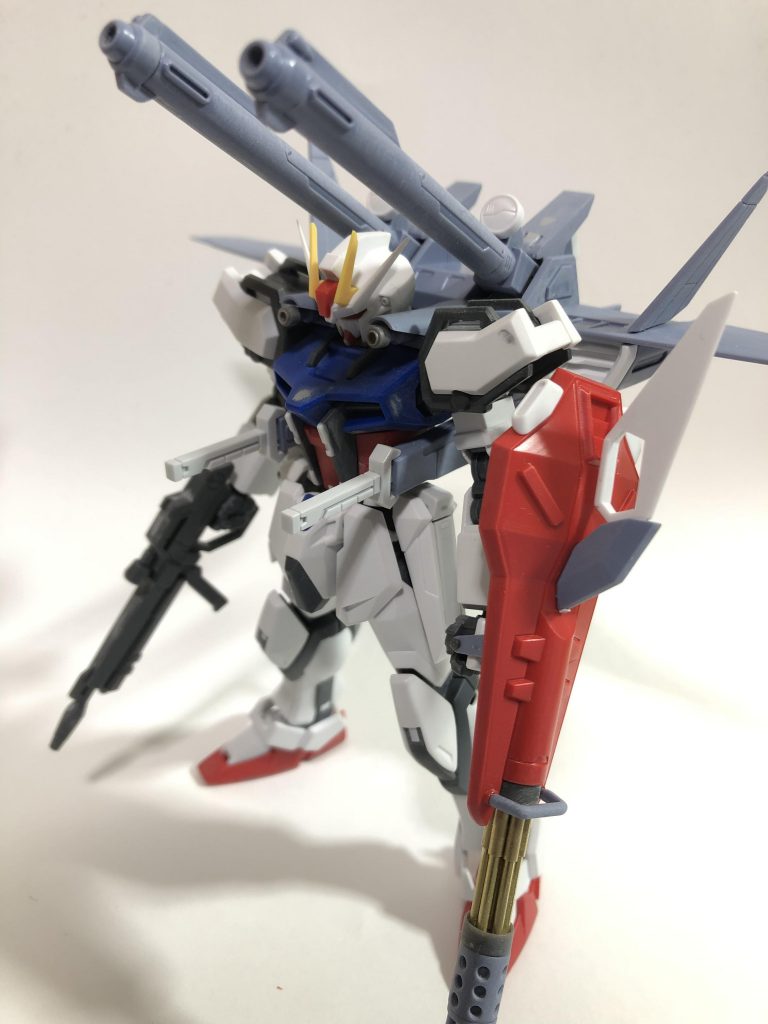 ガトリング砲身は真鍮線で作り変え、対艦刀はHGのM1アストレイから拝借しています。