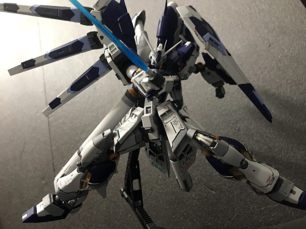 まずは我らがHi-νガンダムですね!!陰陽の具合を気おつけ、苦手なビームサーベルポーズを隠すようななんかこう頑張りましたww(え)ツインアイが光ってないのが残念ポイントですね!では次!