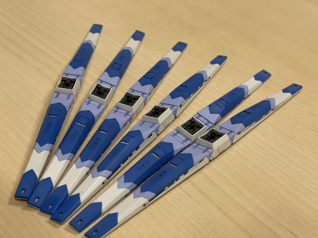 フィン・ファンネルのパネル分割は素晴らしいのですが、表面処理しておくとパネルの境目が整い、見た目も触り心地も滑らかになりました。