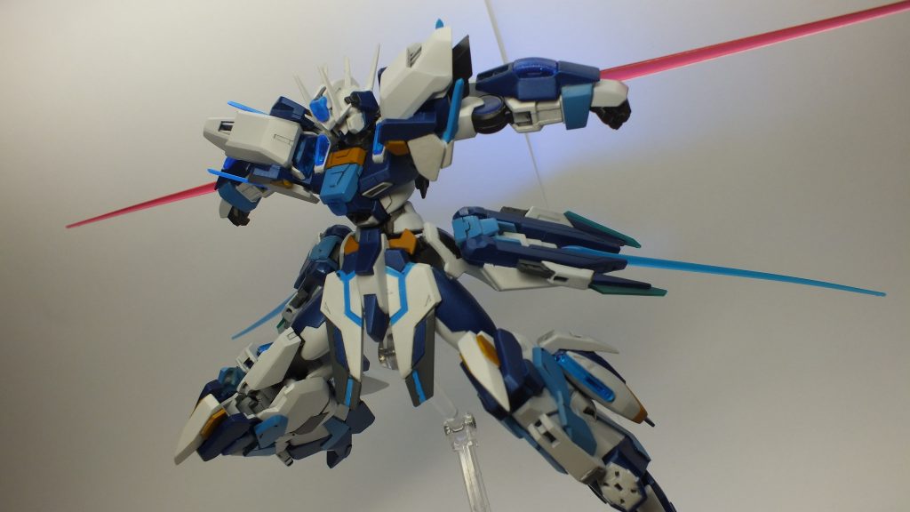 腕にもサーベルが付いておりいざという時にも