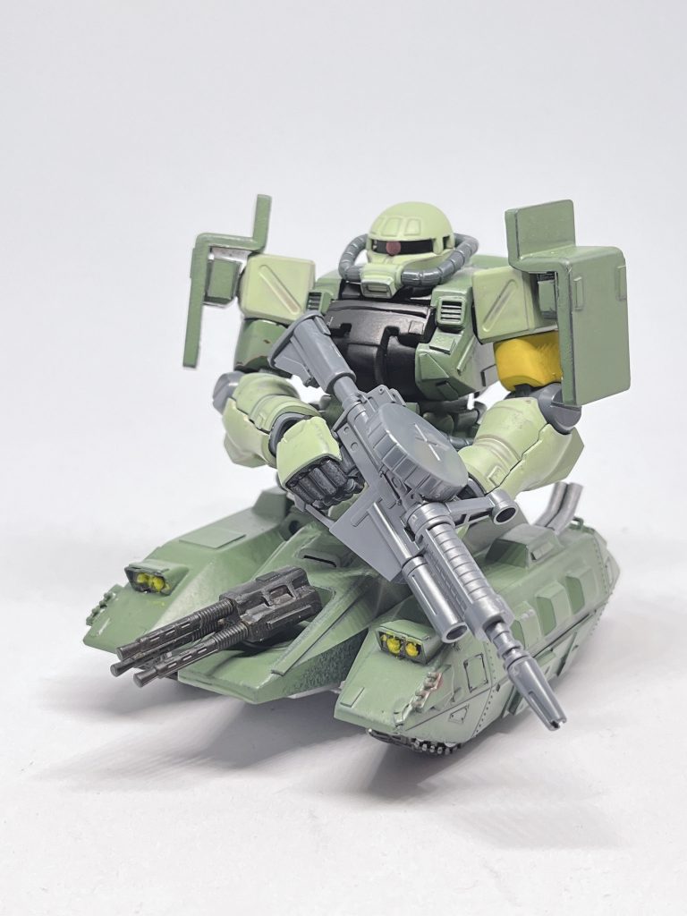 武装はマゼラアタックの3連マシンガン、ザクバズーカ、ザクマシンガンです