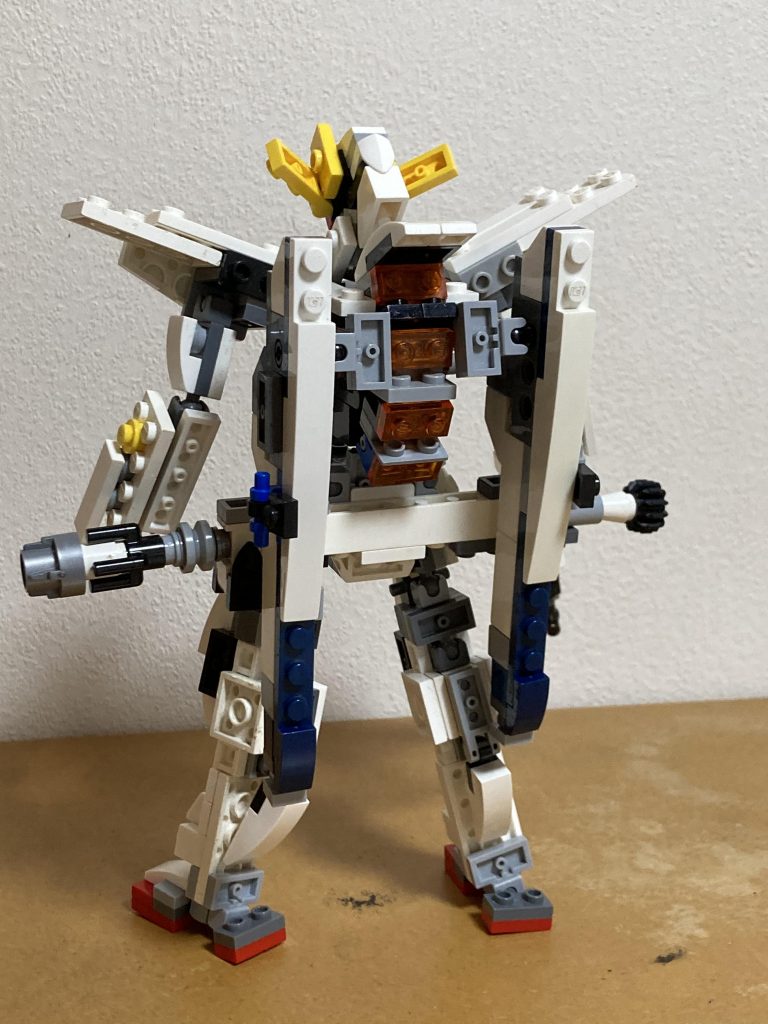 背中のスラスター?みたいなの凄い再現難しかったですがなんとかなりました。