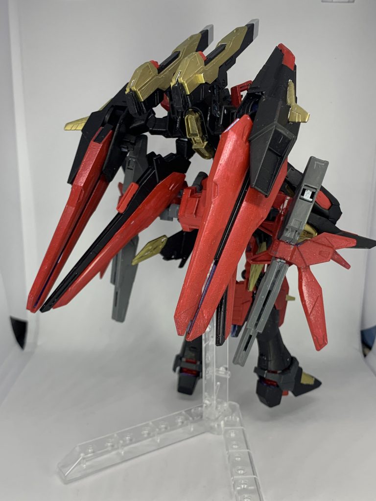 射撃特化、ムスペルヘイムアーマー。まぁーゴテゴテ盛りすぎたせいでポロポロパーツが落ちる落ちる。ダブルオースカイメビウスとアメイジングストライクフリーダムのミキシング。