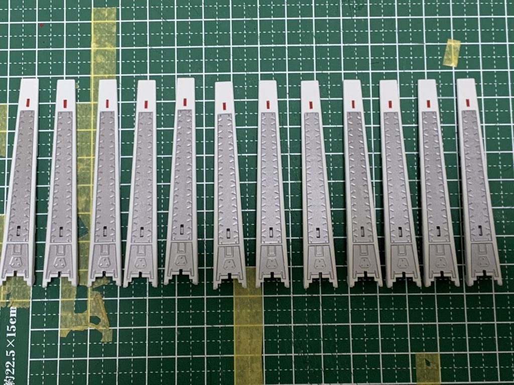 こうなりました!マスキング剥がした瞬間はほんとに最高でした😂赤い部分はレッドポイントを貼ることで色分けしています〜フィンファンネルはレッドポイントが入ったおかげでさらなる魅力が引き出されています😁