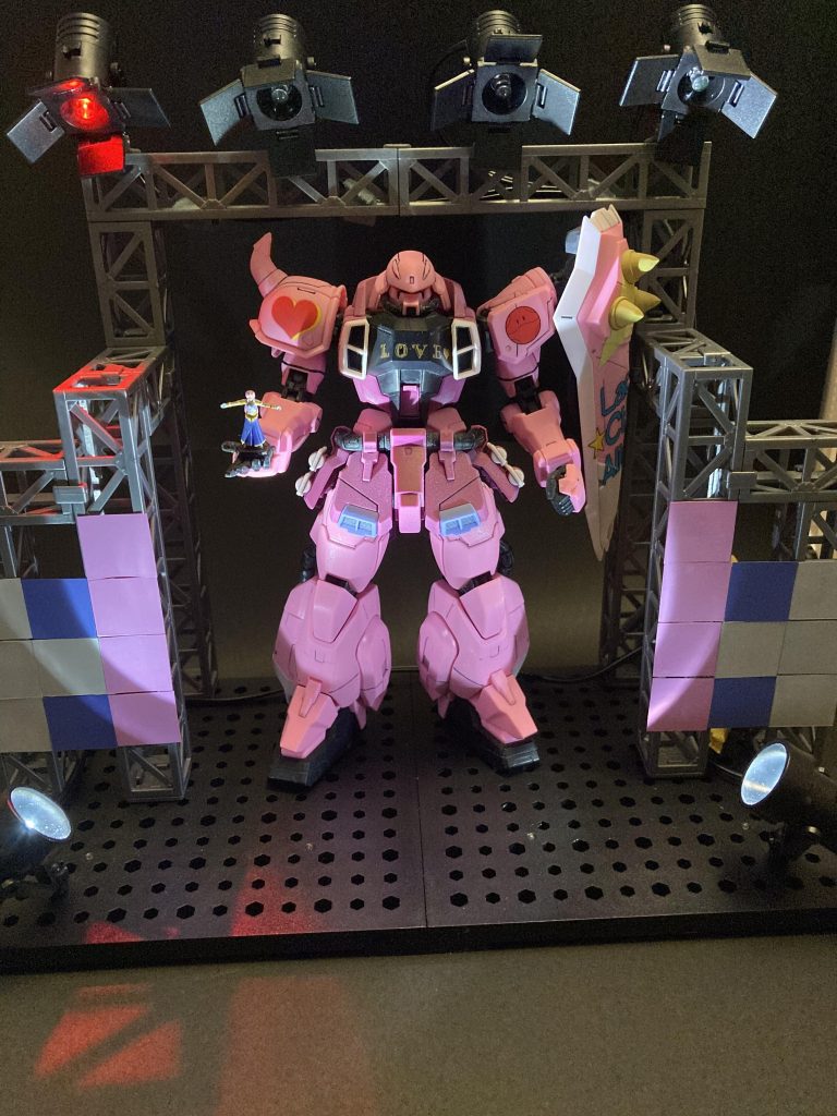 ホビーベース製マルチプレートとトラスとミニスポットたくさん