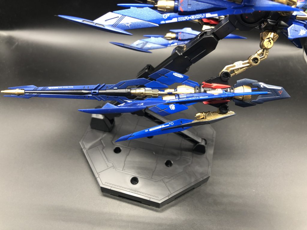 今回は特に改造はせずに塗り分けをたくさんしてみました。青色を4段階に分けて塗っています。