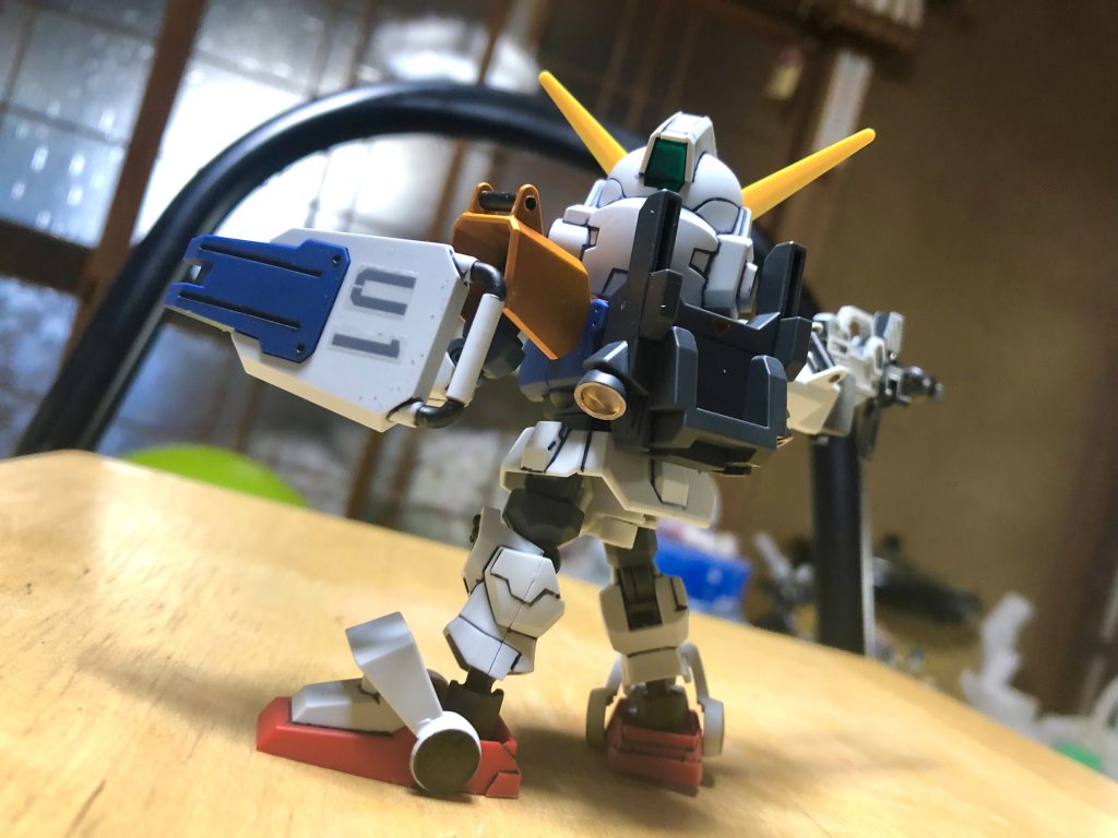 バックショットも凛々しいです。バーニア金色に塗りがちw