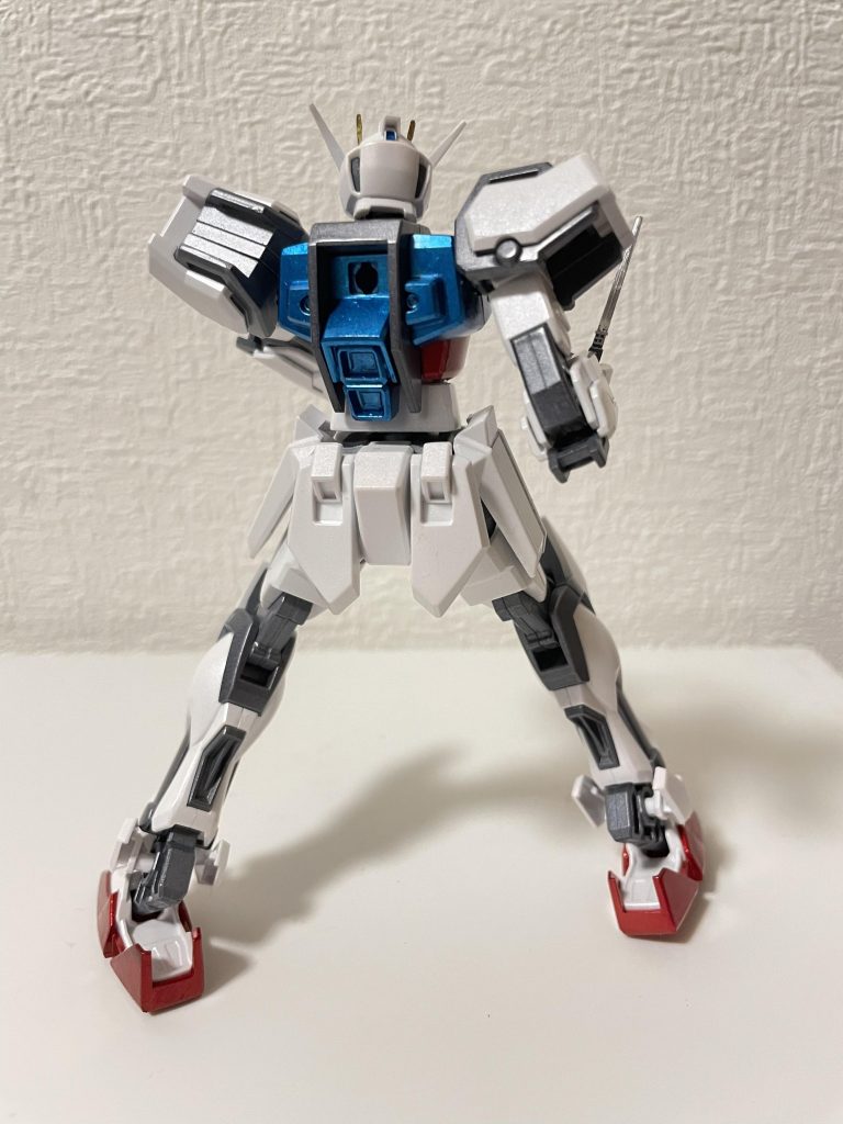 バックショットグレーのパーツは全てサフを吹いた後にタミヤカラーのブライトガンメタルで、その他白いパーツは全てタミヤカラーのパールホワイトで塗装しています!