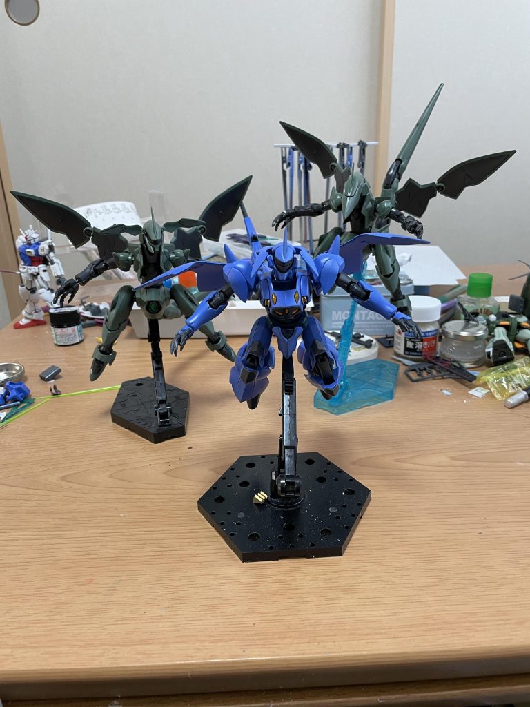 『今回の任務はスピードが肝となる、遅れても置いて行くから覚悟してついて来い。』『ノリス・パッカーノ、バクトでるぞっ!』2機のレッドアイズ隊仕様にカスタムされたダナジンと共に補給艦隊を護衛するために出撃した。