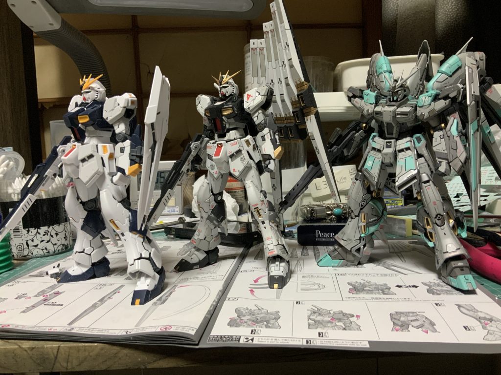 左から 今作素組み 2回目 Hi-ν