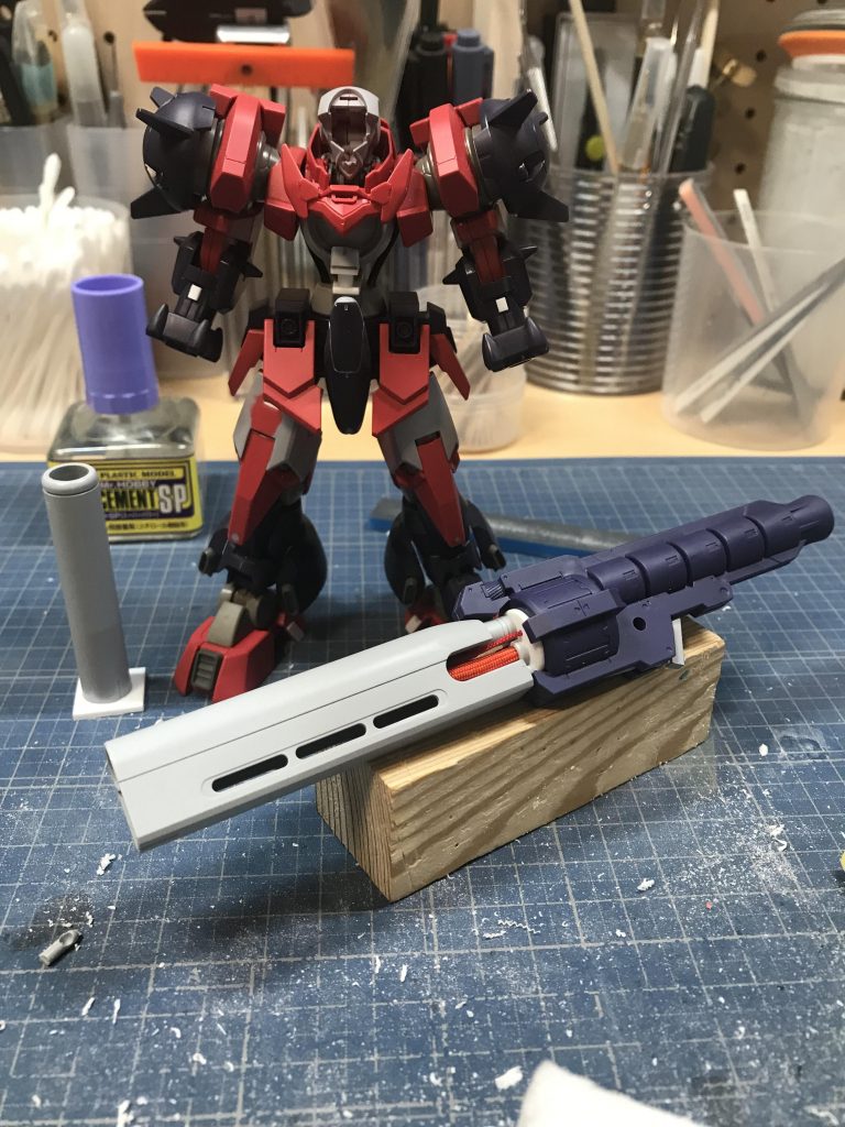 今回の肝のハイパーメガランチャー。羅刹天のリボルバーバズーカを流用し、他はジャンクパーツを使用。