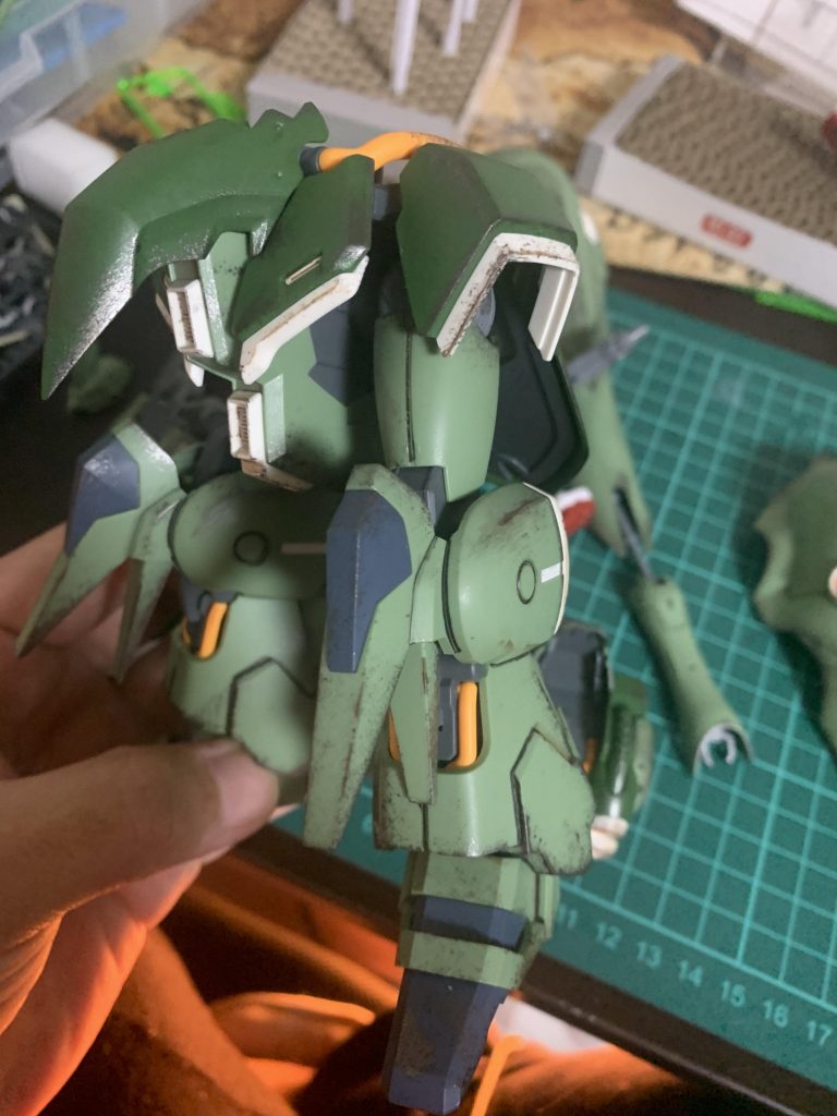 胴下エッジ中心にチッピングを施しました。