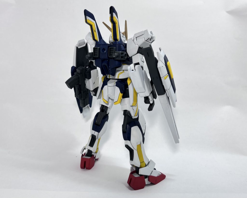 全体に閃光が走るような黄と黒のカラーパターンが特徴的な機体。本体はストライクとスターバーニングをベースにしているため、汎用性の高いアタッチメントを複数搭載している。その恩恵で戦闘に応じて武装を換装することが可能となっている。またスラスター類に改修が施されており、追加装備を施しても並のMSを凌ぐ並外れた機動力を発揮する。その高い機動力と元々機体に備わっている柔軟性を活かしたアクロバティックな戦闘を得意とするが、高スペック故に扱いが難しく、事実上の専用カスタム機となった。ヴロンティとはギリシャ語で雷の意であり、その名の通り人並外れた反応速度と機動性から｢神速の稲妻｣の2つ名で呼ばれることもある。(建造された8機の試験機のうちの1機であり、他にも近接戦闘や隠密行動に特化したものが存在する。本機はその試験機の最終建造機体で、他に比べて機体制御の安定化と高出力化の両立が図られている。)という設定です。