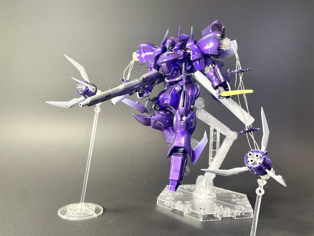 肩部に取り付けたクローはもちろん展開できます。これにより格闘戦が得意になってるのでは…?エレガントなポージングが似合う機体になったと思います😌