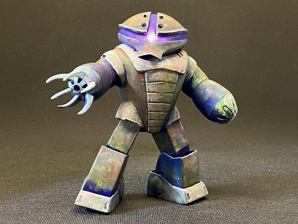 各部に可動軸を設け、そこそこのポーズが取れるようにしています。