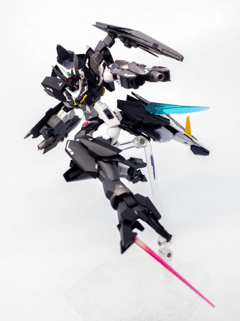 脚部にはビームクローを搭載。