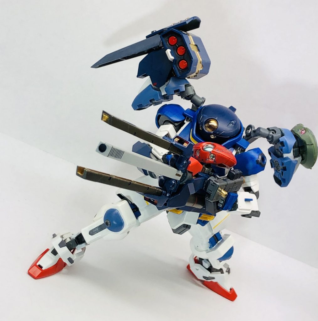 こちらもトリニティゆえにメイン武装に３つのモード。普通の大砲　ノーマルモード砲身を横にしてバレルを外に開いて　ピーコックスマッシャーモードたぶんリーブラも落とせる　バスターカノンモード