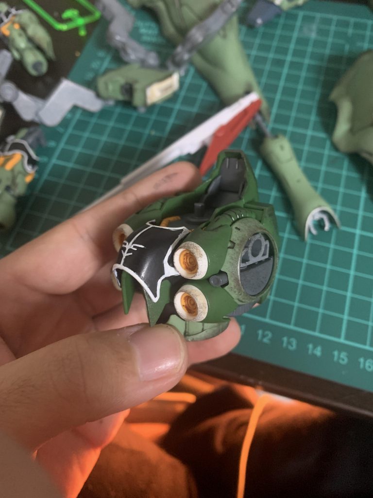 胴エングレービングもデカールを使用せずに、筆塗りの部分塗装に挑戦しました。ここに関しては経験不足でした。努力します。