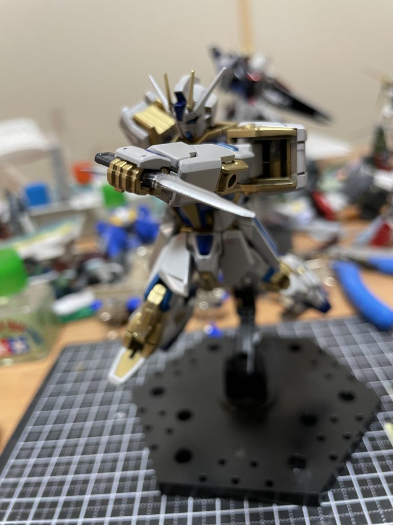 鋭い反応を手に入れたストライクガンダムアーマーシュナイダーでの戦闘で機敏さが格段に向上したと言われますがいかんせんNジャマーキャンセラーを積んでいないので稼働時間には問題が残るとされています。