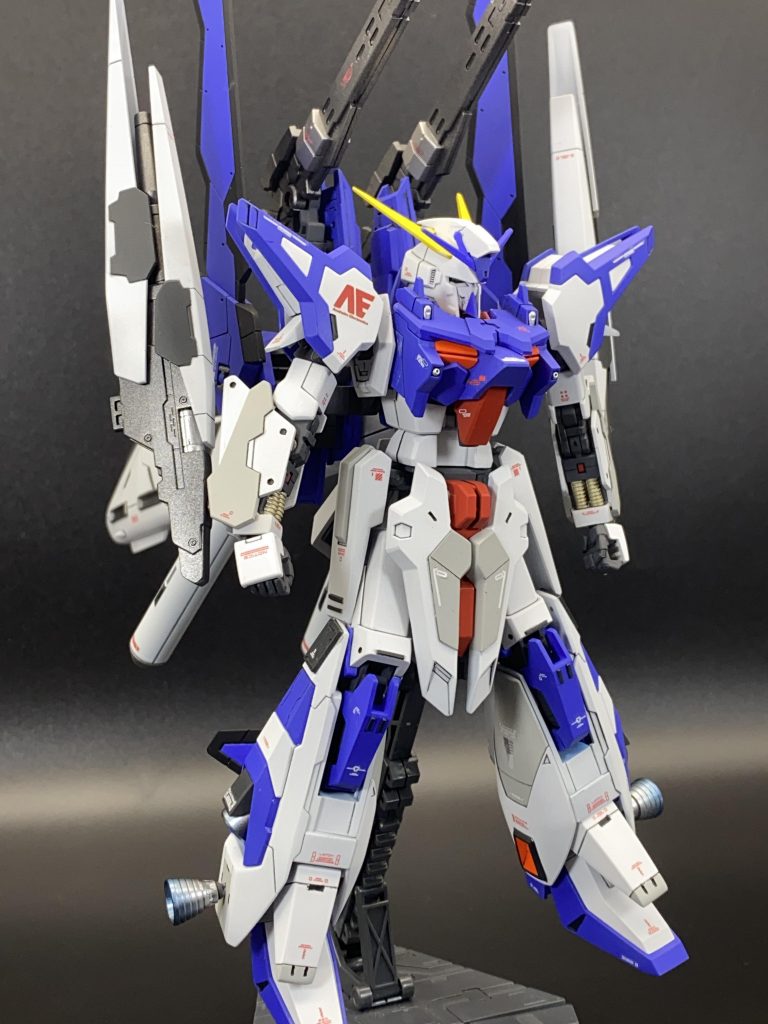 ライフルは腕にマウントするように改造しました!ポリキャップを仕込んでるので可動も取り外しも可能です