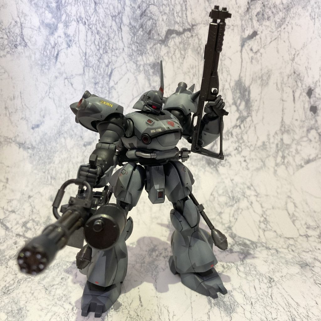 ガトリングはグフカスタムのガトリングシールドから拝借し、ジャンクパーツやプラ材を使用してミキシングで作成。