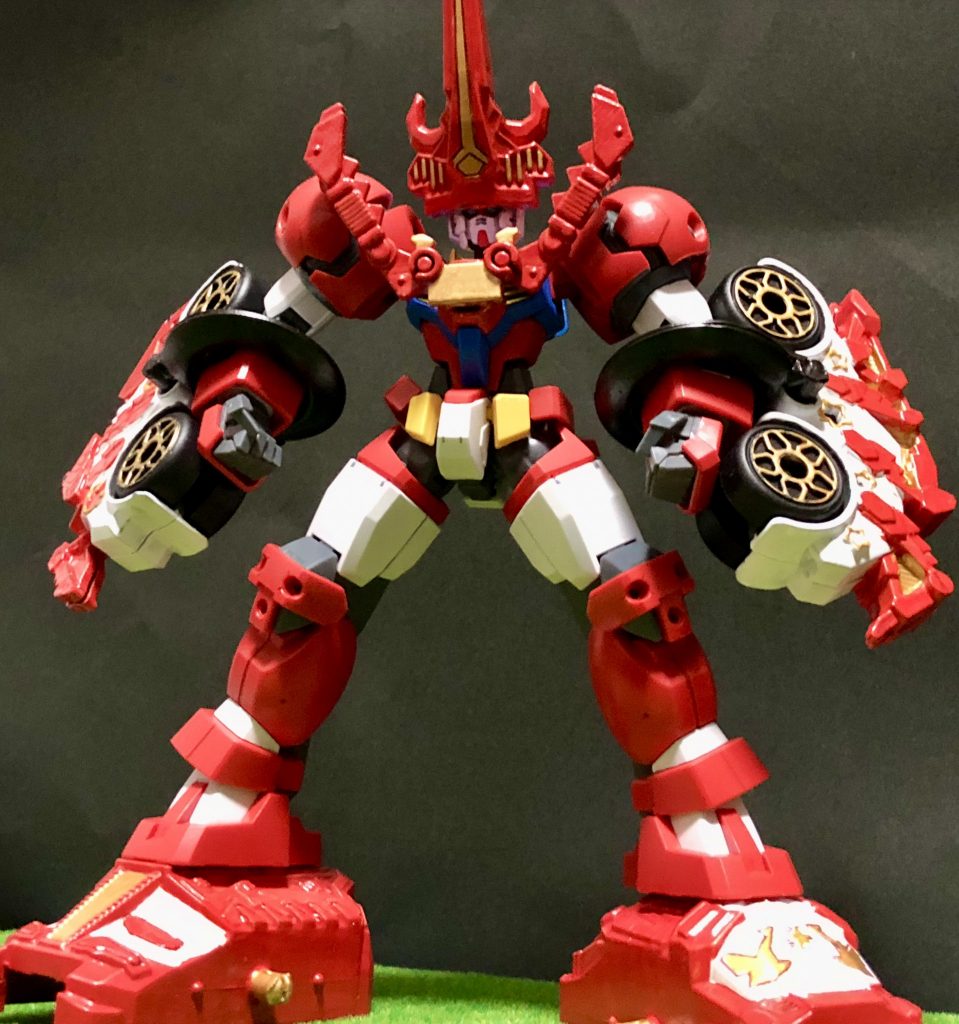 脚兼タイヤはガントレットに。ボディは下駄に。カブトは兜でハサミは胸鎧にして、色味を合わせました