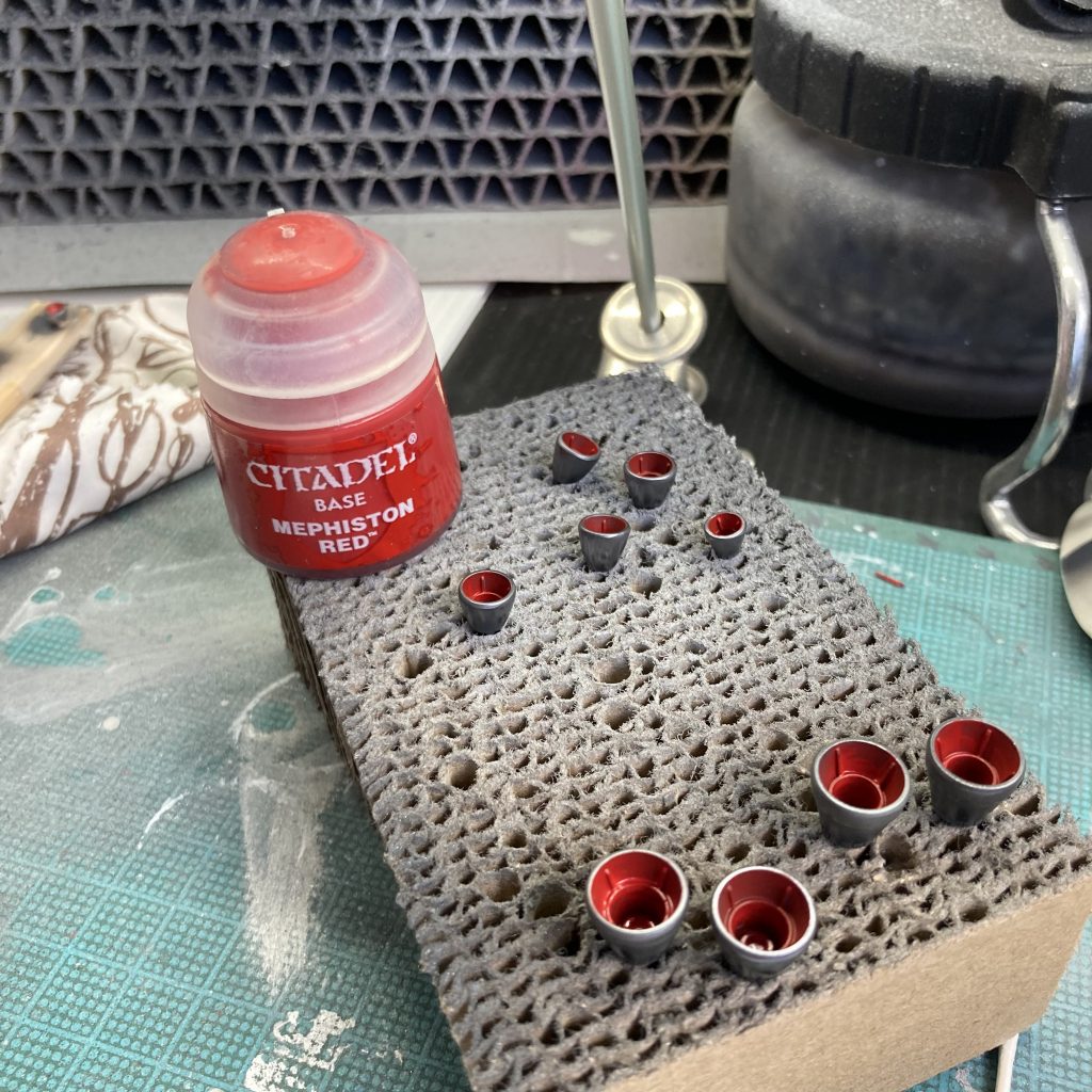 バーニア内部はシタデルカラーで筆塗りしました。