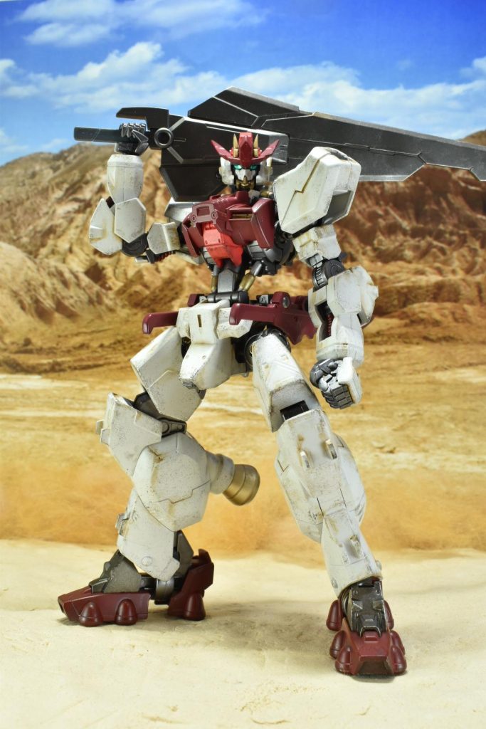 大剣「アドニスソード」アドニスは狩りが好きだったことから好戦的なイメージとして大型の剣を装備している。非常に重量があるが、片手で軽々と振り回す。