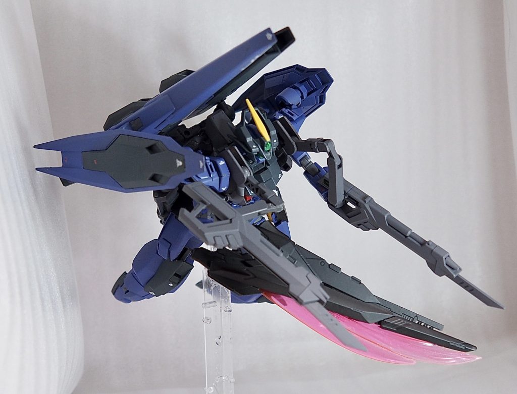 頭部はジムスナイパーⅡのバイザーにジャンクパーツを貼り付けました