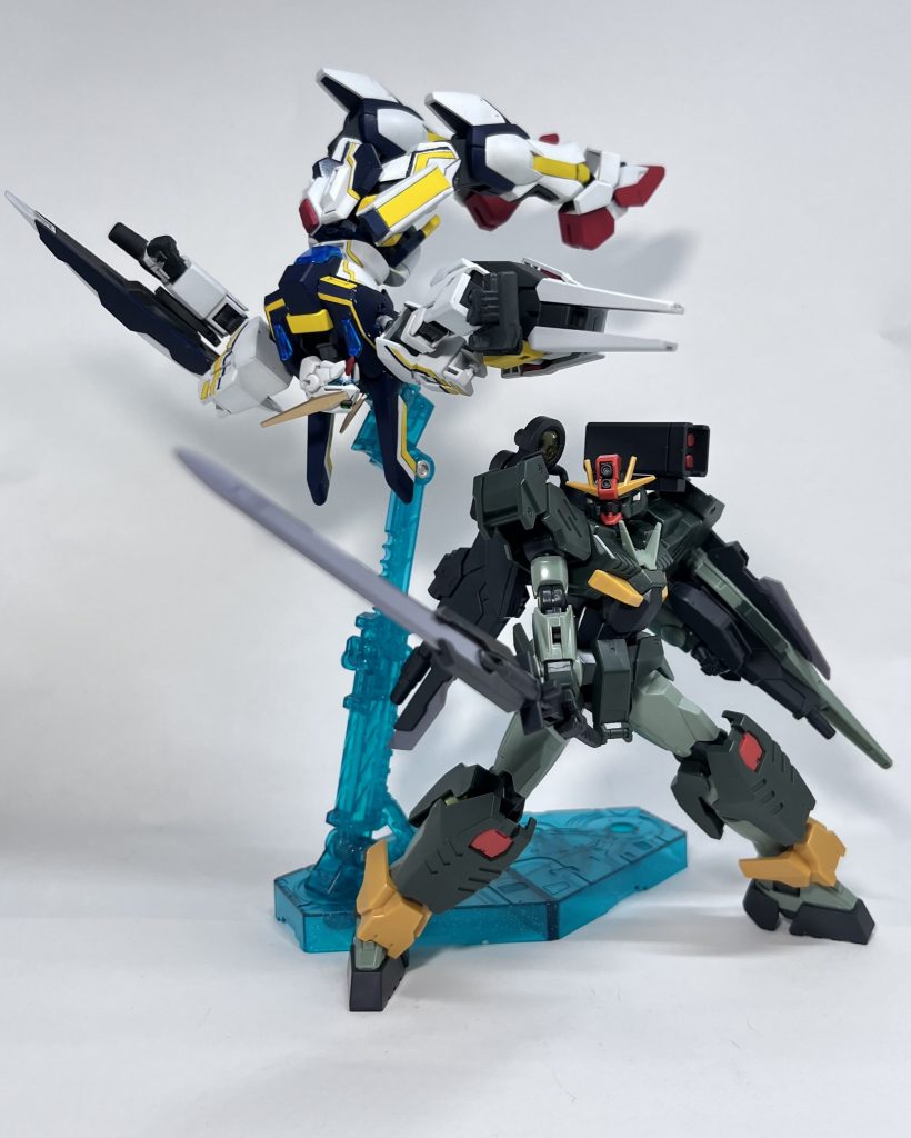 コマンドクアンタとのツーショット。武装類の嗜好が思ってたより似ていたので製作中にコマンドクアンタが公開された時は驚きを隠せませんでした。