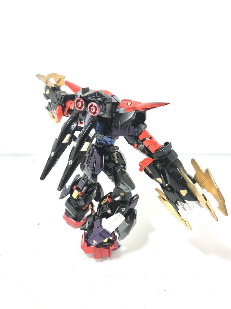 リア側。武器類もバリエーションに富んでいます。