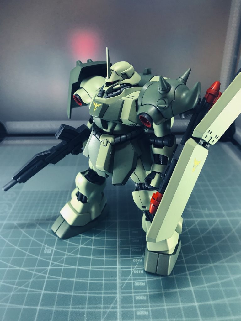 続いて、AMS-119 ギラ・ドーガ・指揮官機アンテナ位置を頭頂部から額に変更して、ビームマシンガンを指揮官用に変更しました。やはりジオン系なので額にアンテナはよく似合うと思います。