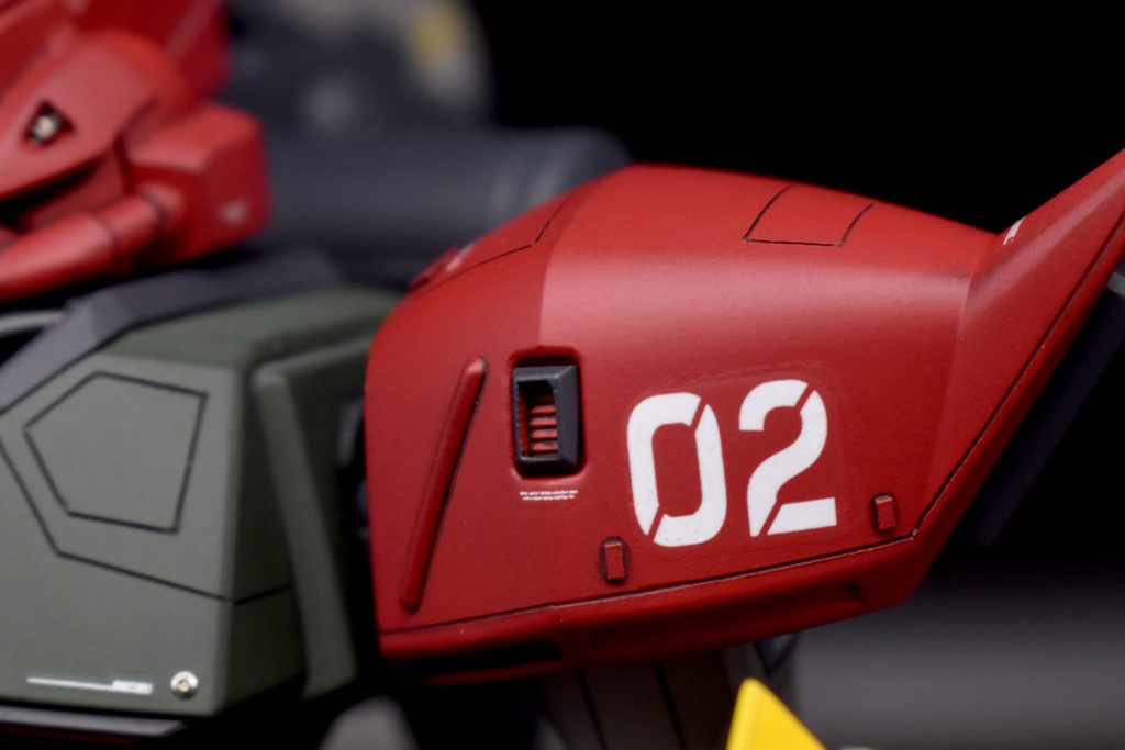 角スラスターはWAVEのバーニアパーツに置き換えています。