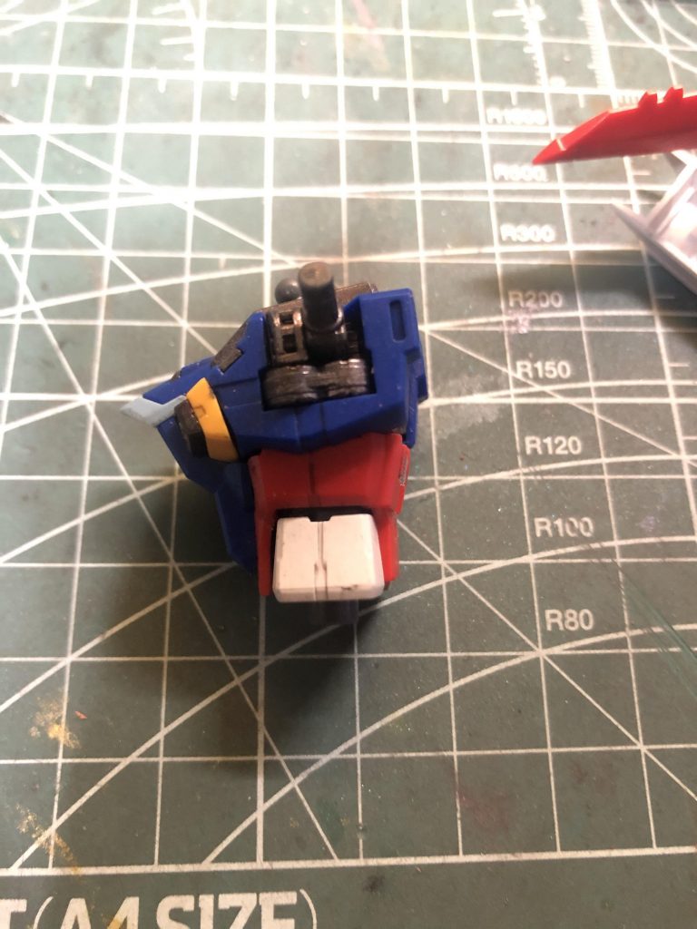 このキットチェストフライヤーとレッグフライヤーの分割機能ゆえ腹部は稼働しないのですが、稼働させるようにしました。