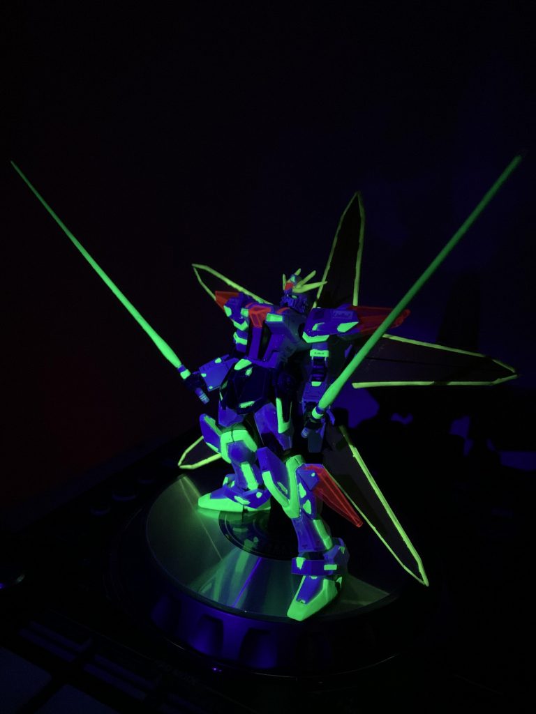 蛍光グリーンで塗装してるのでブラックライトで光ります。ギャラクシー🤟