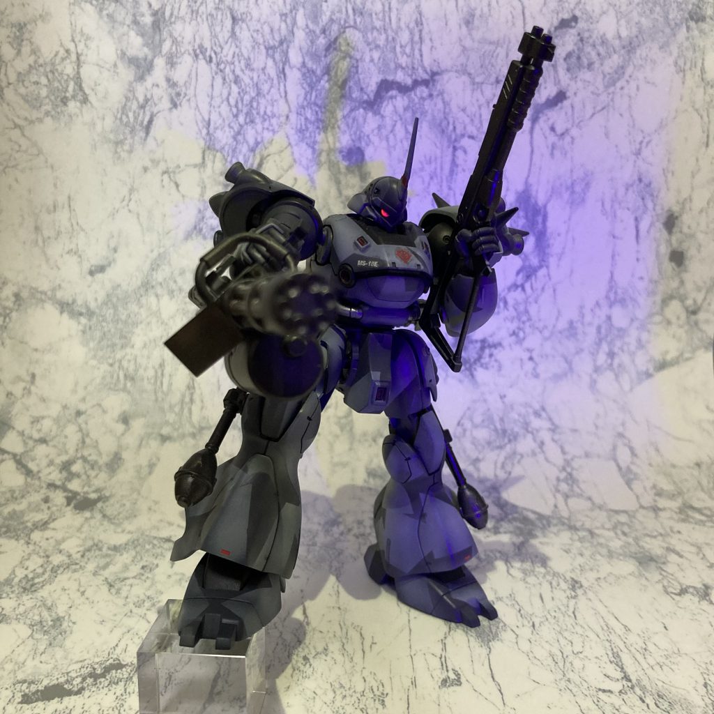 モノアイはHアイズ化してブラックライトに反応します。左右スイングできます。