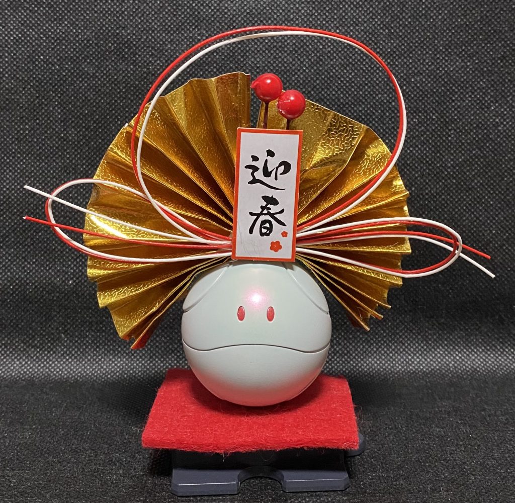 キャンドゥさんで買った飾りを頭にぶっ刺しました。初めてのパール塗装。いつもの希釈率で塗装したら失敗。苦戦しました。