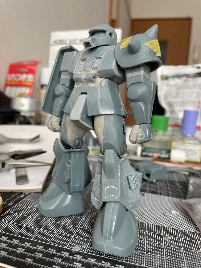 肩を縮少して、腕を延長しました。多分、設定画より長いとは思いますが、ここは自分の好みを優先しました。