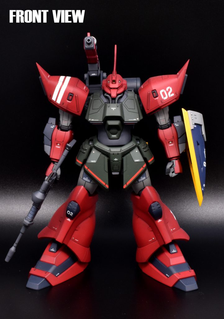 正面から。腹部を3㎜、上腕、前腕を1㎜、足首を2㎜延長して等身を上げています。また首、両肩の関節をボールデンアームズのボールジョイントに置き換えており、肩を上げたポーズがとれるようになりました。