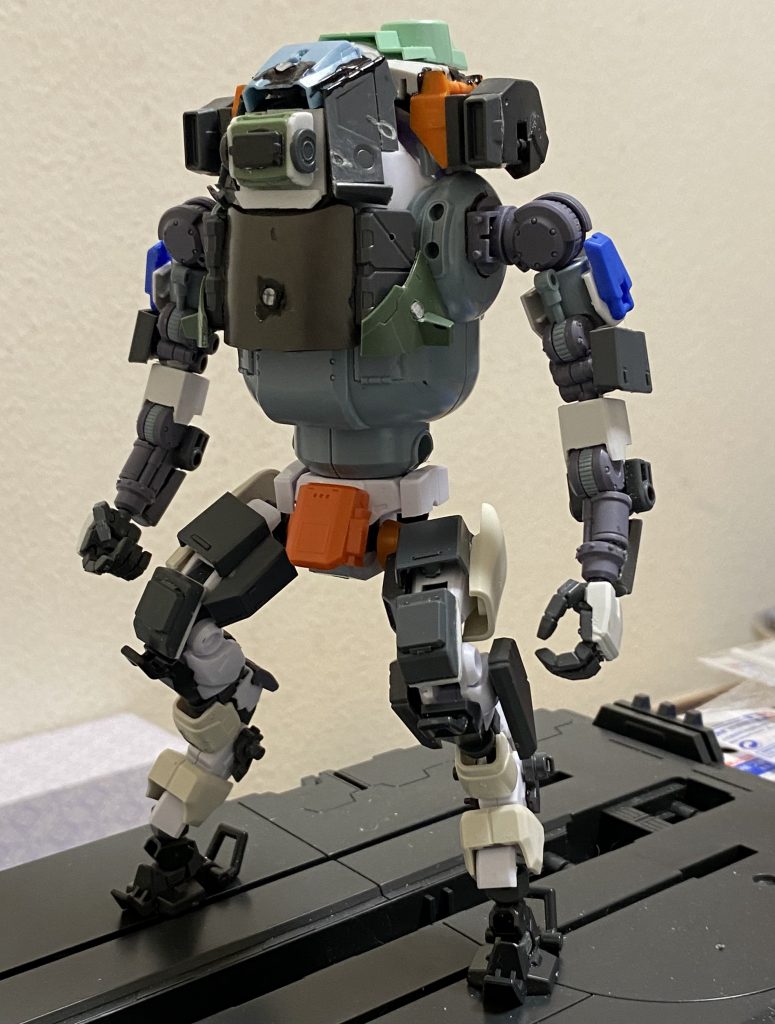 各部をビルドアップ。カメラ部分も形になって雰囲気出てきましたよ?