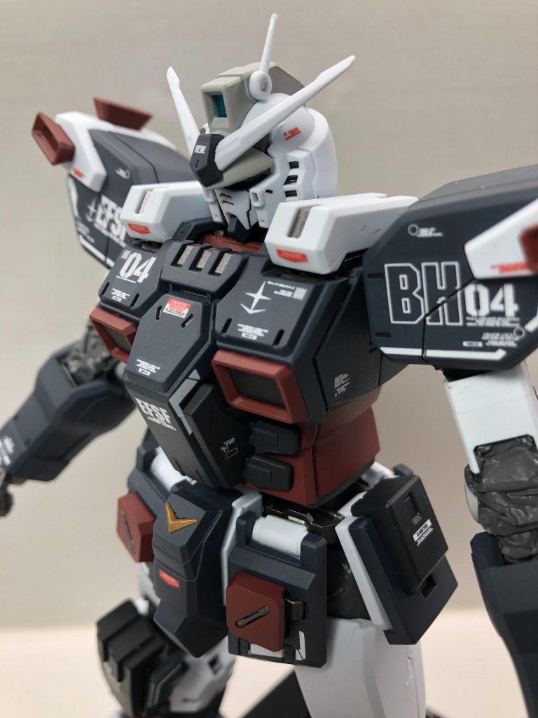 アーマー類は一応、2色で塗り分けてます。写真じゃあ、全然分からない。