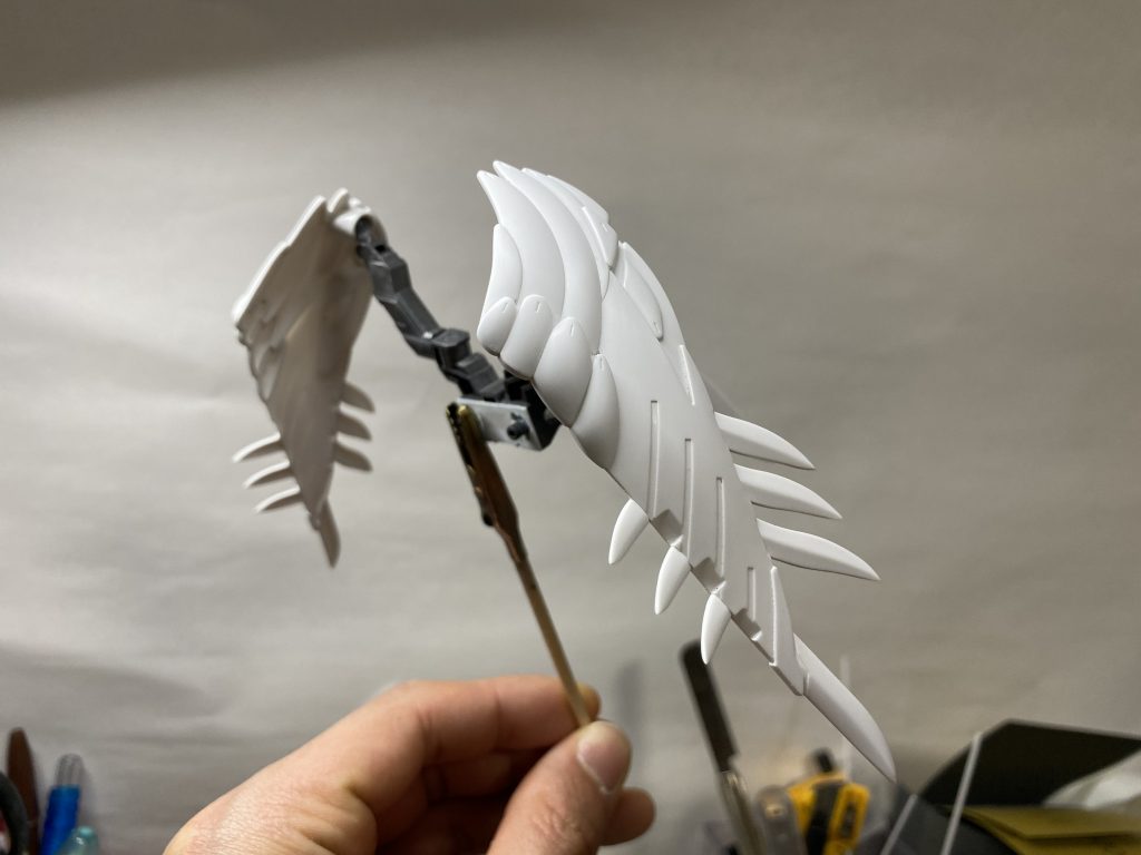 中古で購入したので、塗膜や前オーナーの加工を全て削り落としました。羽根裏はもはやツルッツルです。笑